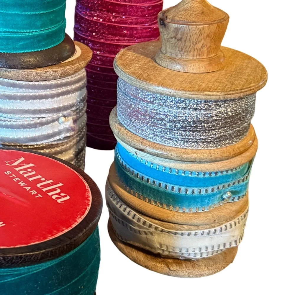 Martha Stewart + Other Brands Pre-Loved Wood Spools Velvet & Glitter Ribbons - Picture 8 of 10